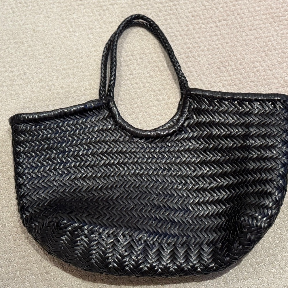 Handcrafted Leather Bag - Timeless Elegance, Impeccable Craftsmanship